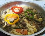 A picture of step 5 of Cheesy chicken and vegetable skillet.