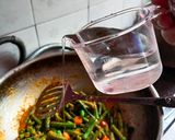 Foto langkah ke 5 dari resep Tumis kacang panjang gurih asam.