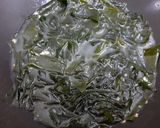 Foto langkah ke 5 dari resep Sup Rumput Laut Korea (Miyeok Guk).