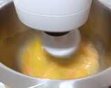 Foto del paso 2 de la receta: Bizcocho de coco, almendra, chocolate, y naranja...🥧 🥥🍫🍊