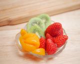 Foto langkah ke 6 dari resep Japanese Fruit Roll Cake / Bolu Gulung Isi Buah.