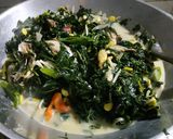 Foto langkah ke 5 dari resep Daun pepaya Jepang plus tongkol masak kuah santan.