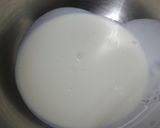 A picture of step 2 of [Baking Tips] How to Easily Whip Cream Frosting.