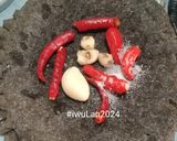 Foto langkah ke 2 dari resep Seblak Cobek Campur Mie Goreng.