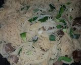 A picture of step 4 of Meat ball vegetable stir fry pasta.