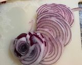 Foto del paso 1 de la receta Bocata de lomo adobado con champiñón y cebolla