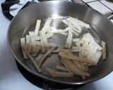 Foto del paso 3 de la receta: Crema de frijol con chicharrón