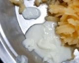 A picture of step 2 of Aloo puri.