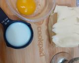 A picture of step 1 of Egg Cheese Pocket.