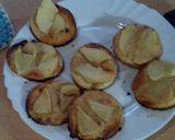 Foto del paso 5 de la receta: Masitas de manteca con manzanas arriba