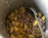 A picture of step 2 of Shredded beef & veggie sauce🌶🥕🥩🥔.