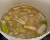 A picture of step 2 of Chicken congee.