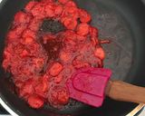 Foto langkah ke 3 dari resep Korean Strawberry Milk.