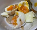 Foto langkah ke 3 dari resep Telur 1/2 matang dengan salad dressing wijen sangrai.