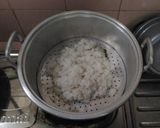 Foto langkah ke 3 dari resep Ketan Serundeng Pedas Manis.
