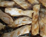 รูปขั้นตอนการทำที่ 1 ของ "หมูทอดกระเทียม" Fired Pork with Garlic 🐷🧄