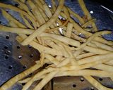 Foto langkah ke 5 dari resep 51. Stik Bawang Ekonomis, Renyah & Gurih.
