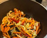Foto del paso 3 de la receta: Arroz Oriental con Cerdo y Jengibre - wok - comida china - verduras salteadas