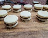 Foto del paso 5 de la receta: Alfajores de maizena sin manteca