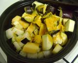 A picture of step 4 of Chingri diye Panch Mishali Torkari (Bengali Dish cooked in a Moroccan Tagine Pot).