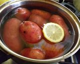 Foto del paso 1 de la receta: Papas doradas con cáscaras al pelo