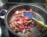 Foto del paso 1 de la receta: Macarrones con chorizo y champiñón