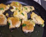 A picture of step 8 of Pan fried salmon with green beans and sauce.