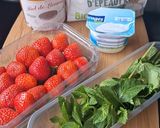 Une image de l'étape 1 de Verrines fraises et fromage blanc.