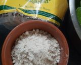 A picture of step 2 of Jowar Spinach Mathri.