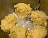 Hình bước làm 4 của món Bánh Mochi Khoai Tây Nhân Phô Mai