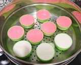 Foto langkah ke 7 dari resep Kue Mangkuk Merah Putih.