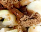 A picture of step 2 of My Pear Crumble with IceCream 💛.