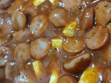 Salchichas en salsa, con queso