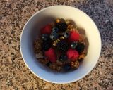 Foto del passaggio 2 della ricetta Coppette con yogurt e frutti di bosco