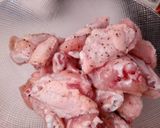 Foto del paso 2 de la receta: Alitas de pollo rebozadas al curry