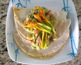 Foto del paso 4 de la receta: Quesadillas de flores de calabaza con guacamole