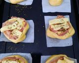 Foto langkah ke 5 dari resep Roti Smoked Beef Mozarella.