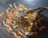 Foto langkah ke 6 dari resep Bihun goreng bakso.
