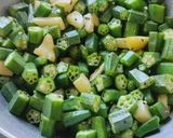 A picture of step 3 of Bhindi aloo bhaji.