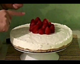 Foto del paso 11 de la receta: Pay frío de yogurt con fresas- postre sin horno