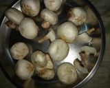 A picture of step 1 of Mushroom cream masala.