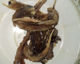 A picture of step 2 of Indomie with potato and dried fish.
