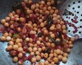 वेजीज हांडवो विथ मटर कटोरी चाट रेसिपी चरण 7 फोटो