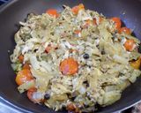 Foto del paso 4 de la receta: Fideos de zanahoria con cherry explotados y pollo al wok