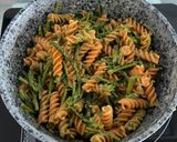 Foto del passaggio 3 della ricetta Fusilli di lenticchie rosse con gli asparagi