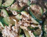 รูปขั้นตอนการทำที่ 3 ของ ซูกินี่ผัดไข่