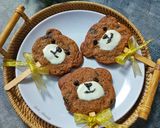 Foto langkah ke 5 dari resep Bear Cookie Popsicle.