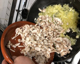 Foto del paso 1 de la receta: Pinchitos de lomo con champiñones con su salsa