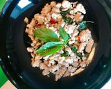 Foto langkah ke 3 dari resep Thai Chicken Basil (Ayam Cincang Kemangi Ala Thailand).