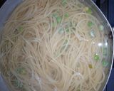 A picture of step 1 of Egg scrambled spaghetti.